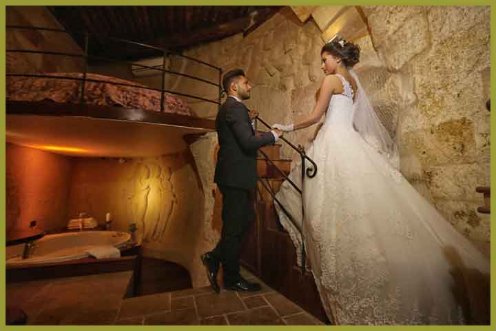 The best honeymoon cave hotel in Cappadocia Golden Apple is waiting for you in the honeymoon room.
